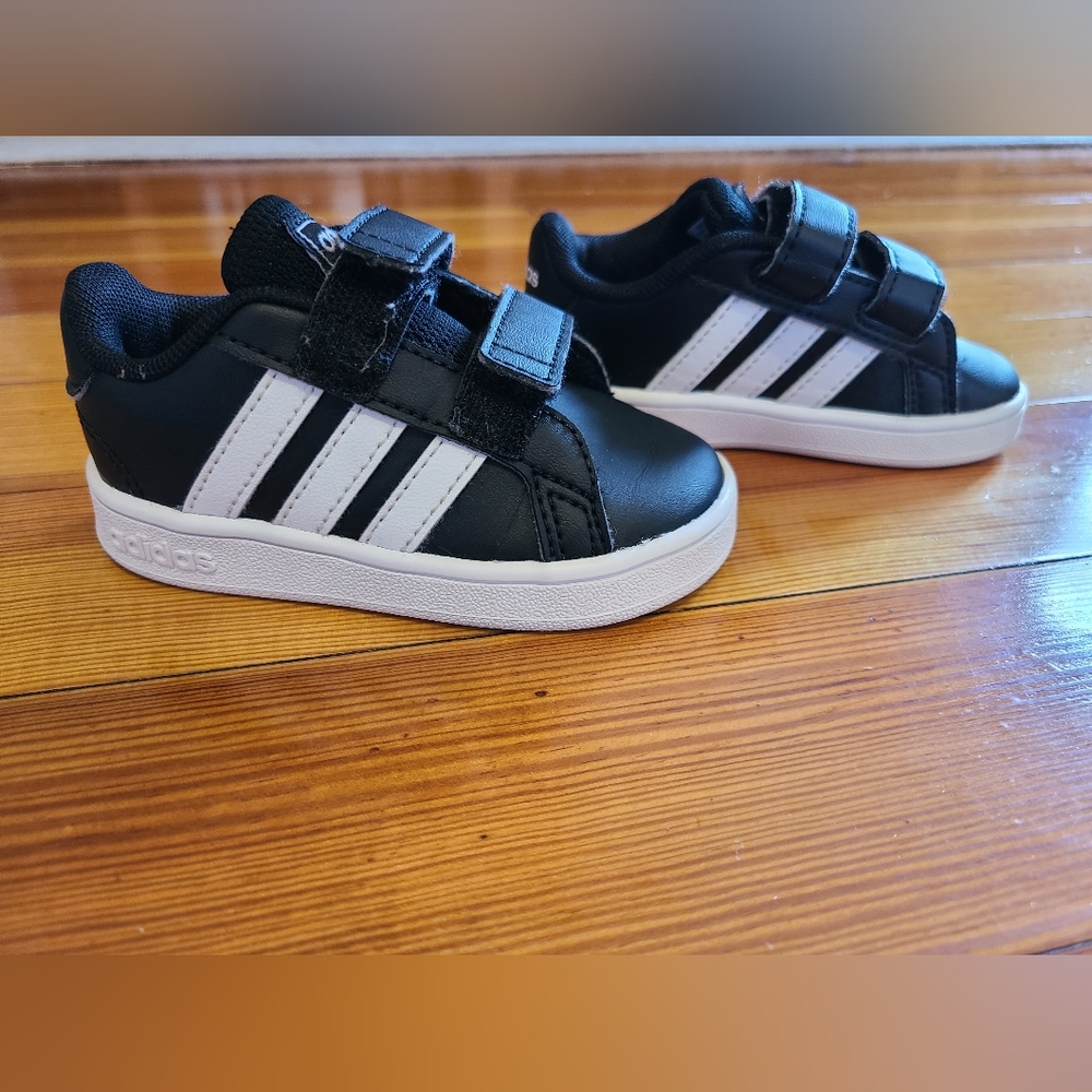 Adidas grand court